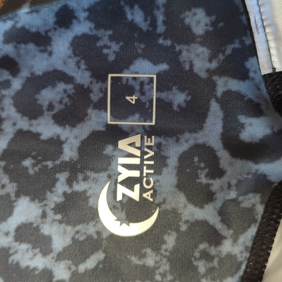 Zyia Scrunch Butt Leggings - Picture 6 of 10